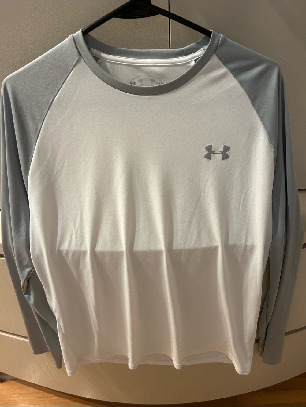 Under Armour Men’s Long Sleeve Raglan Shirt - White with Light Gray Sleeves